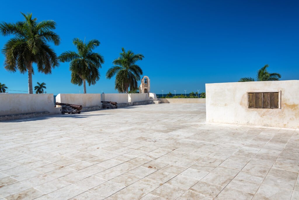 Fort au centre de Campeche, au Mexique, avec canons